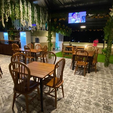 Flamingo Avia Labuan Bajo Hotel Exterior photo